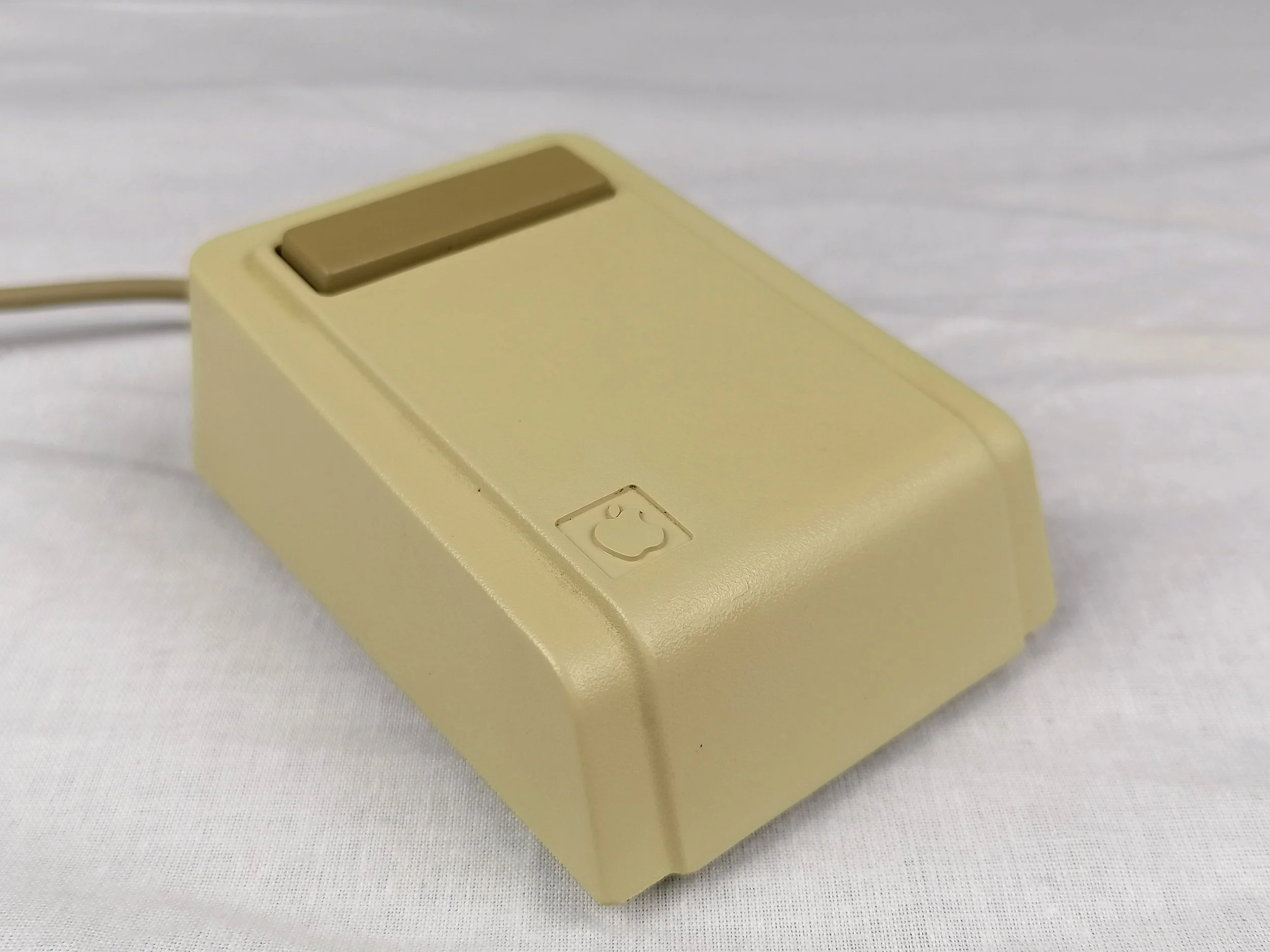 The First Apple Mouse - A9M0050 for Apple Lisa (1983) - ICONIC